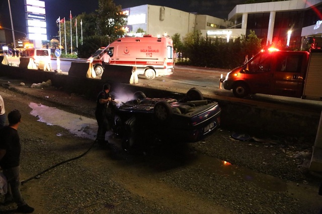 Bursa'da Yoldan Çıkan Araç Tramvay Yoluna Düştü: 2 Ölü, 2 Yaralı