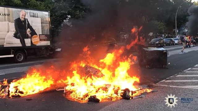 G-20 Zirvesini Protesto Eden Göstericiler Hamburg'u Savaş Alanına Çevirdi!