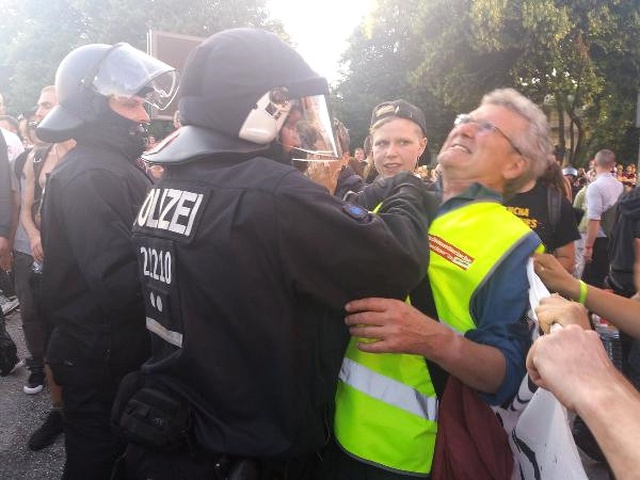 G-20 Zirvesini Protesto Eden Göstericiler Hamburg'u Savaş Alanına Çevirdi!