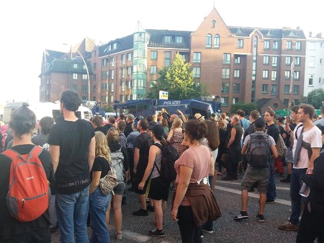 G-20 Zirvesini Protesto Eden Göstericiler Hamburg'u Savaş Alanına Çevirdi!