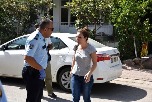 Polis, Emekli Öğretmenin Vefatını Kızına 'Alo Babanız Vefat Etti' Diye Haber Verdi