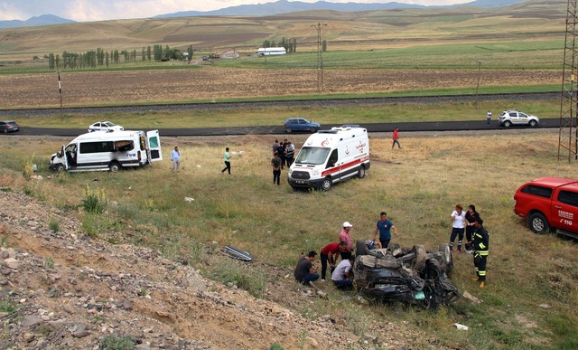 Erzurum'daki Trafik Kazasında Yaralı Kadın, Olmayan Bebeğini Aradı