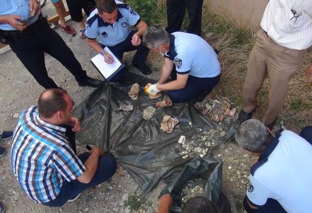 Çöp Evden, 22 Kilo Madeni Para ile Farelerin Parçaladığı 3 Bin Lira Çıktı!