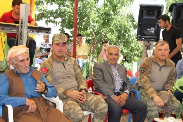 Hakkari'de Asker Ve Halk Birlikte Halay Çekti