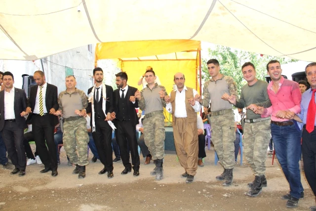 Hakkari'de Asker Ve Halk Birlikte Halay Çekti