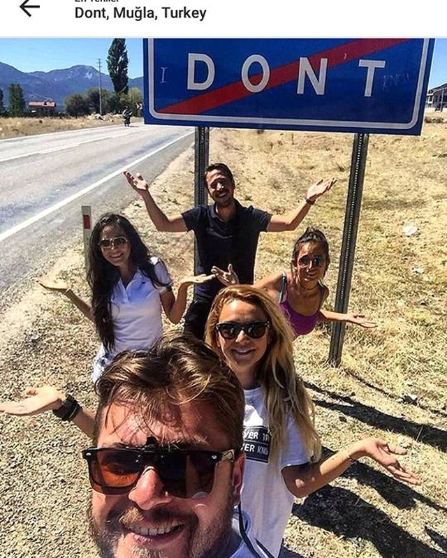 Dont Mahallesi Tabelasıyla Fenomen Oldu! Gören Durup Fotoğraf Çekiniyor