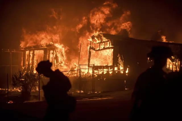 California'nın Kuzeyi Yanıyor! Binlerce Kişi Tahliye Edildi