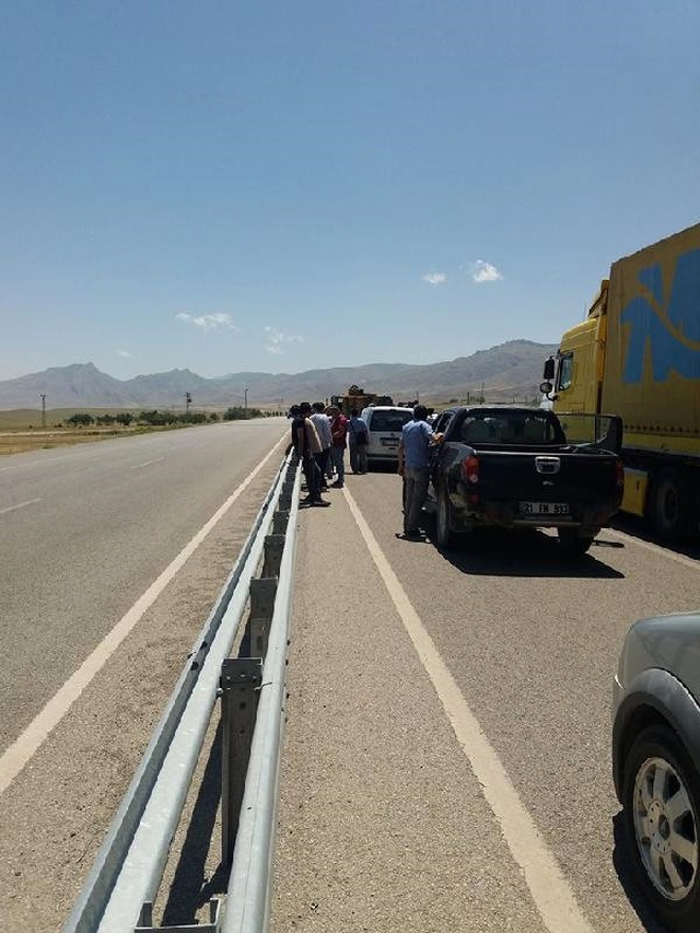 Gürbulak Sınır Kapısı Yolunda Bomba Bulundu, Ulaşım Durdu