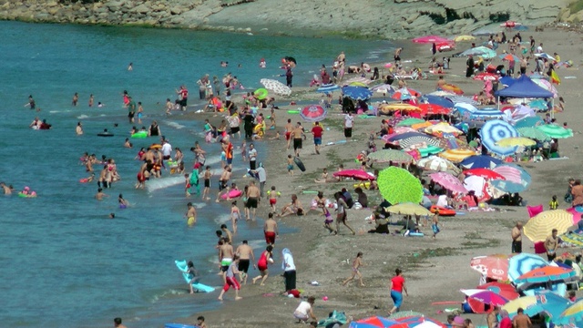 Sıcaktan Bunalanlar Karadeniz Sahillerine Akın Etti