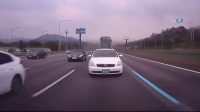 Freni Boşalan Otobüs Önündeki Otomobillere Çarptı: 2 Ölü 16 Yaralı
