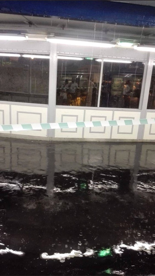 Paris'te İbretlik Manzara! Metro Durakları Sular Altında Kaldı, Binlerce Yardım Çağrısı Yapıldı