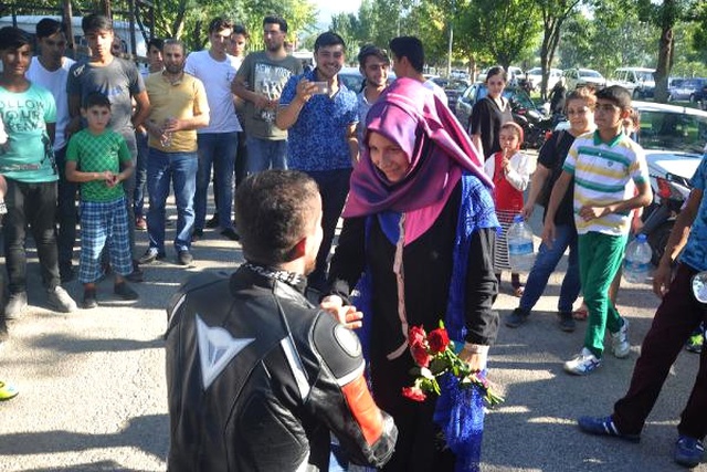 Sürpriz Evlilik Teklifine Olumlu Cevap Alamayınca Neye Uğradığını Şaşırdı
