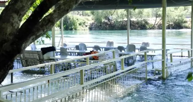 Manavgat'ta Susuzluğun Ele Alındığı Toplantıyı Su Bastı