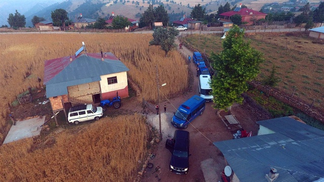 Dev Mısırların Arasında Kaybolan Polis Karşılaştığı Manzara İle Şok Oldu!