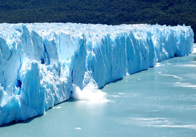 Antartika'da, İstanbul'dan ve Kıbrıs'tan Büyük Buz Dağı Parçası Koptu