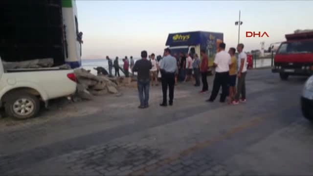  <a class='keyword-sd' href='/balikesir/' title='Balıkesir'>Balıkesir</a>'in Marmara İlçesinde Arabalı Vapur, İskeleye Çarptı