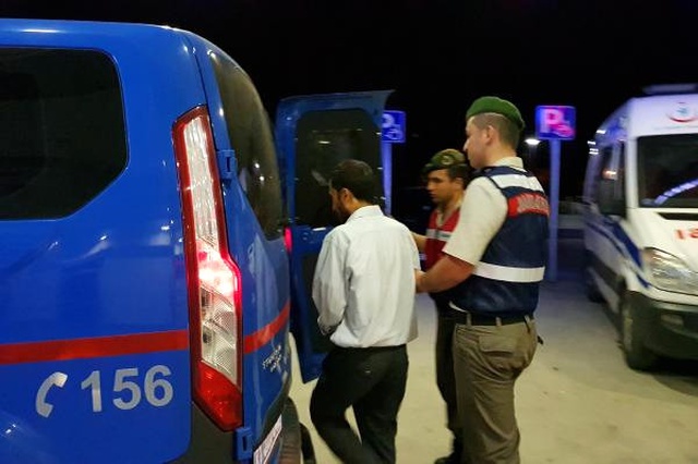 Otobüsteki Türk Bayrağını İndirmek İsteyen Yolcuya Gözaltı