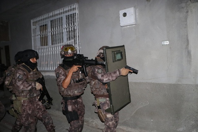 Adana'da DEAŞ'ın 'Meydan' Grubuna Vurgun: 5 Gözaltı