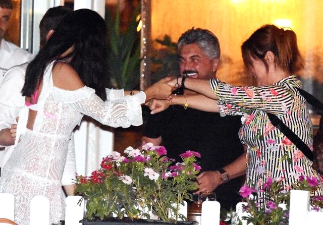 Deniz Seki Adriana Lima'ya Sıkı Sıkı Sarıldı