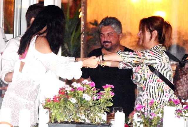 Deniz Seki Adriana Lima'ya Sıkı Sıkı Sarıldı