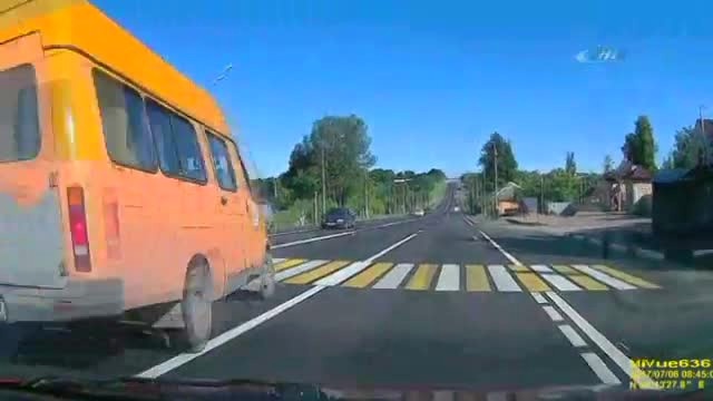 Yolun Karşısına Geçmeye Çalışan Kadını Ölüm Teğet Geçti! İşte O Görüntüler
