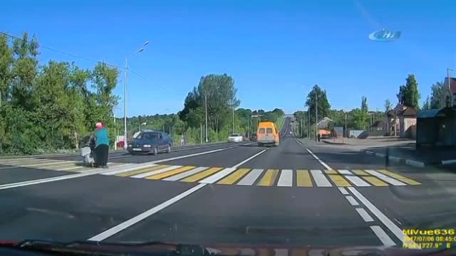 Yolun Karşısına Geçmeye Çalışan Kadını Ölüm Teğet Geçti! İşte O Görüntüler