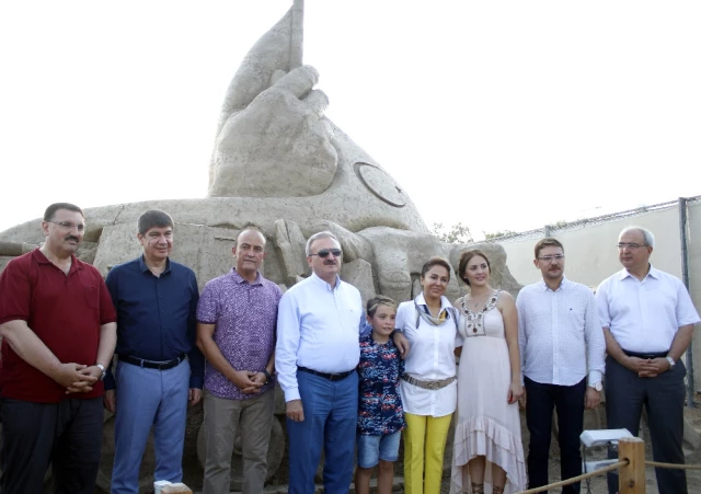 Antalya'da 15 Temmuz Darbe Girişimi Anısına Tank Heykeli Yapıldı