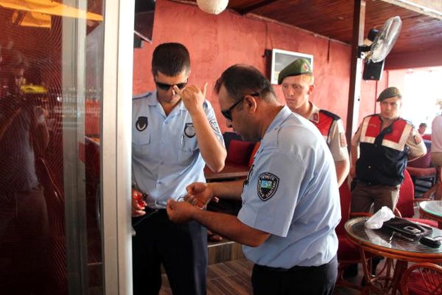 Fethiye'de Erkek Çocuklarını Yarı Çıplak Dans Ettiren Bar Kapatıldı