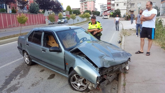 Aracıyla Kaza Yapıp Kaçan Sürücü, Yine Kaza Yaparak Hastanelik Oldu