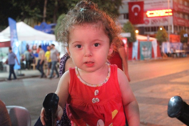 Denizli'deki Demokrasi Nöbetine 10 Aylık Kübranur Bebekte Ailesiyle Katıldı
