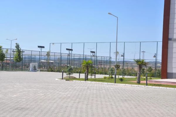 Soma'da 6.2 Milyon TL'ye Mal Olan Futbol Okulu, Kaderine Terk Edildi