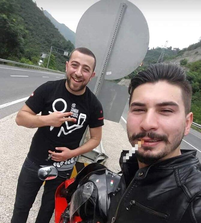 10 Dakika Önce Fotoğraf Çektiren Gençler, Motosiklet Kazasıyla Feci Şekilde Can Verdi