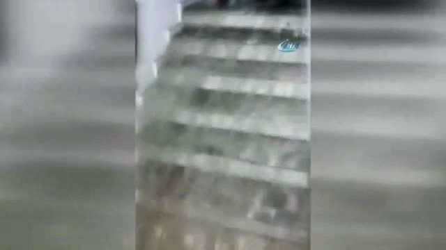 Yağış Sonrası Sele Kapılan Vatandaşların Sürüklenme Görüntüleri Ortaya Çıktı