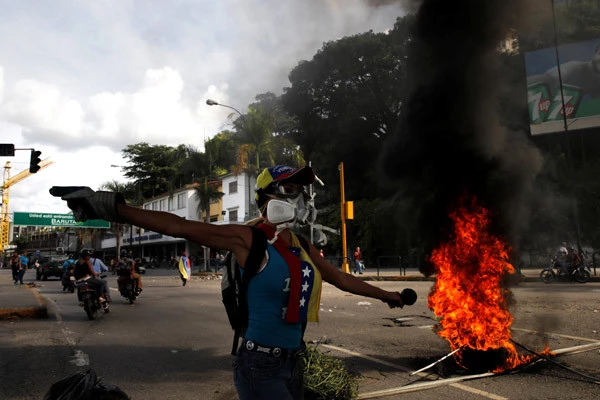 Venezuaella'da Polis Aracının Göstericileri Ezdiği Anların Görüntüleri Ortaya Çıktı