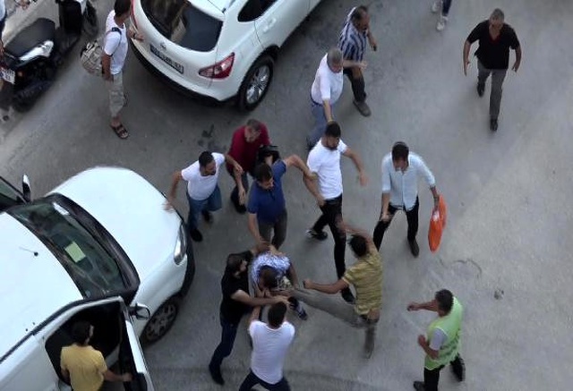 Trafikte Sürücülerin Yol İsteme Tartışması Uçan Tekmeli Kavgaya Dönüştü