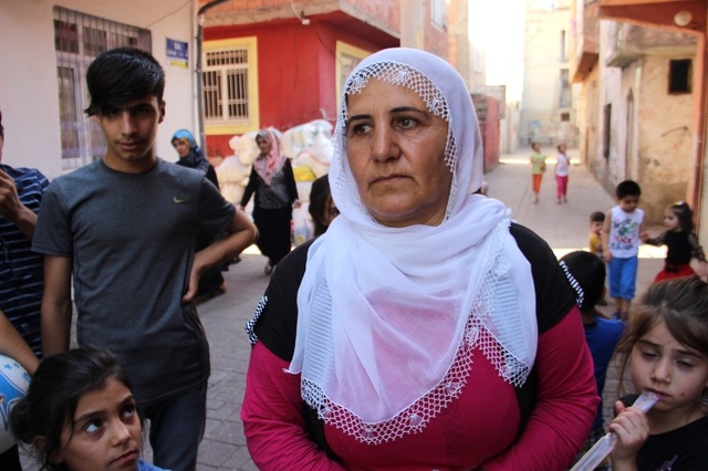 Evinde Çöp Biriktirdiği Gerekçesiyle Engelli Çocuklarıyla Sokağa Atıldı