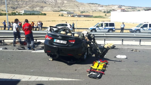 Otomobil TIR'a Arkadan Çarptı: 4 Ölü, 2 Yaralı