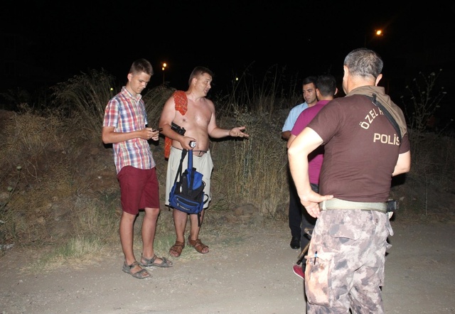 Ormandaki Kesintili Işıkları İmdat Sinyali Zanneden Vatandaş Sokağa Döküldü