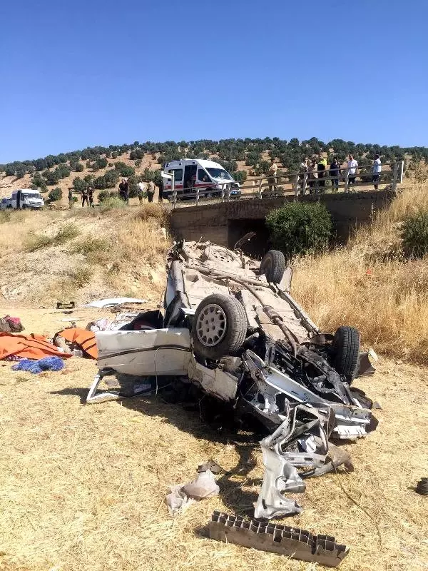 Direksiyon Hakimiyetini Kaybeden Otomobil Takla Attı: 3 Ölü, 1 Yaralı