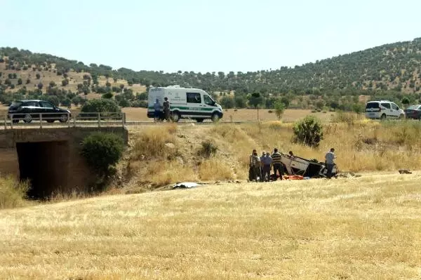 Direksiyon Hakimiyetini Kaybeden Otomobil Takla Attı: 3 Ölü, 1 Yaralı