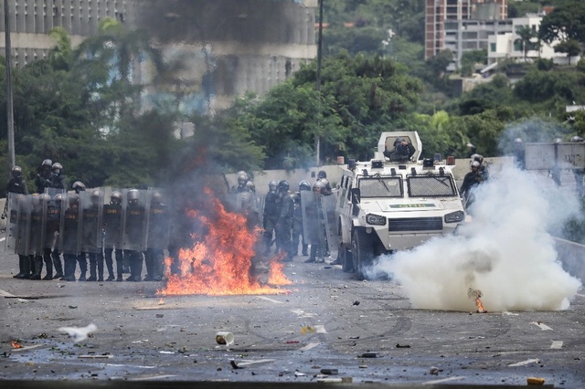 Ülkenin Yüzde 85'i Ayaklandı! Venezuela Yanıyor, Başkan Maduro Görmüyor
