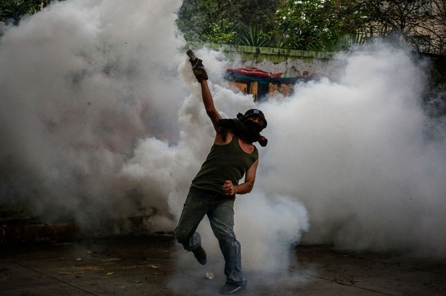 Ülkenin Yüzde 85'i Ayaklandı! Venezuela Yanıyor, Başkan Maduro Görmüyor