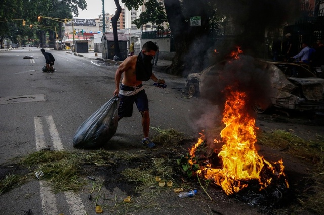 Ülkenin Yüzde 85'i Ayaklandı! Venezuela Yanıyor, Başkan Maduro Görmüyor