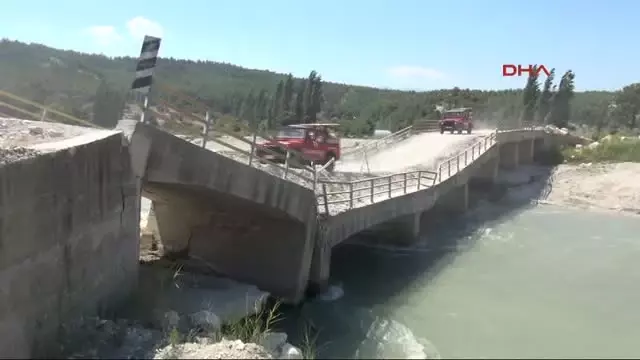 Sel Felaketinde Çöken Köprü Tehlikeye Rağmen Kullanılmaya Devam Ediyor