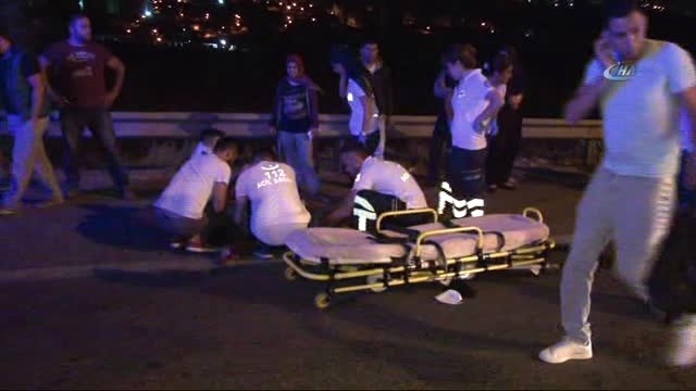 İşçileri Taşıyan Kamyonet, Yolda Duran Araca Arkadan Çarptı: 9 Yaralı