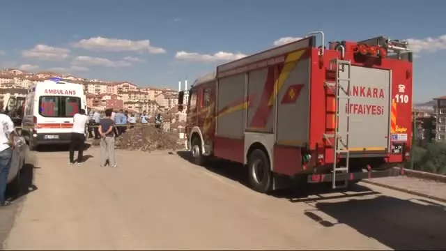 İnternet Hattı Döşemek İçin Girdiği Çukurda Göçük Altında Kaldı