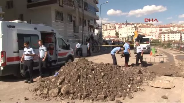 İnternet Hattı Döşemek İçin Girdiği Çukurda Göçük Altında Kaldı