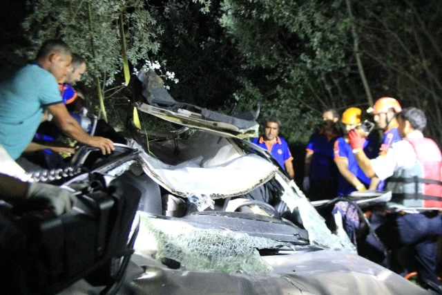 Sakarya Nehri'ne Devrilen Otomobilde Aynı Aileden 3 Kişi Feci Şekilde Can Verdi