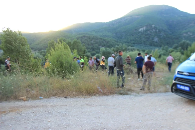 Sakarya Nehri'ne Devrilen Otomobilde Aynı Aileden 3 Kişi Feci Şekilde Can Verdi