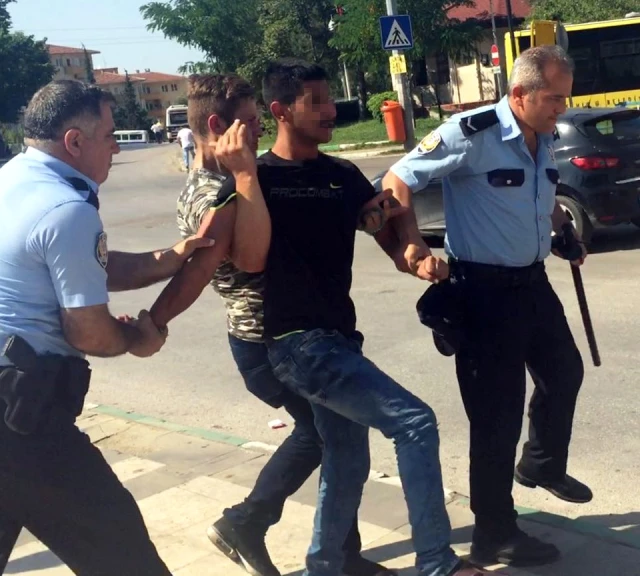 Bursa'da Parkta Dehşet Dakikaları! Tacize Uğradığı Zihinsel Engelli Gencin Elinden Zorla Alındı